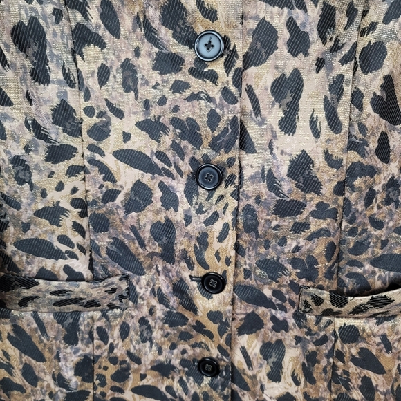 Chico's Lightweight Leopard Print Coat size 1 - Picture 6 of 9